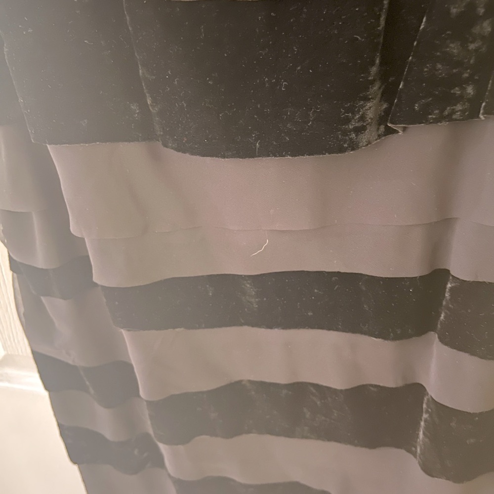 Woman’s Ann Taylor Loft Sleeveless Top - Picture 3 of 7